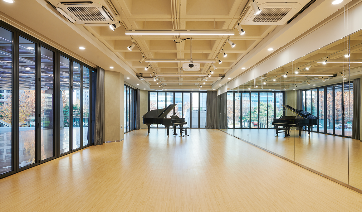 Lecture Room 3 (Open Stage) internal image