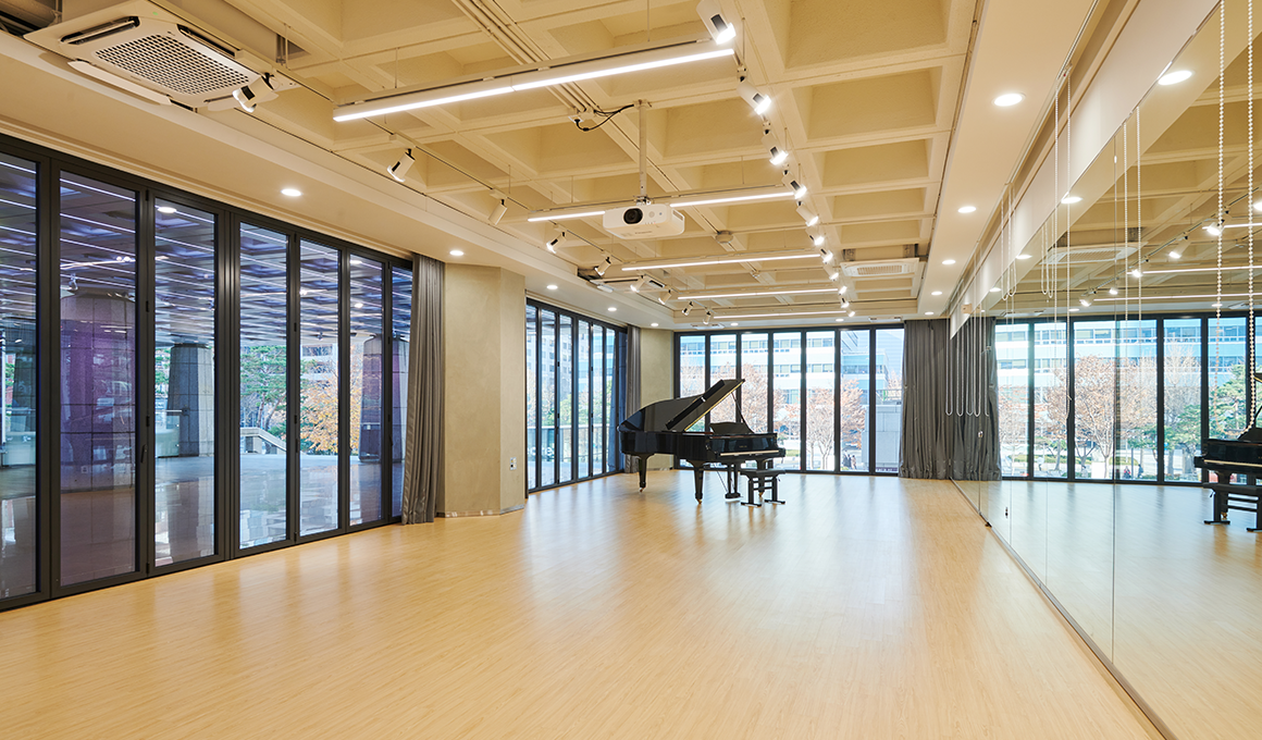 Lecture Room 3 (Open Stage) internal image2